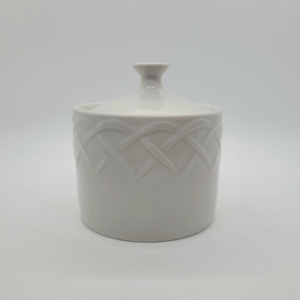 Oneida Picnic White Stoneware Sugar Bowl with Lid Embossed Basketweave Pattern